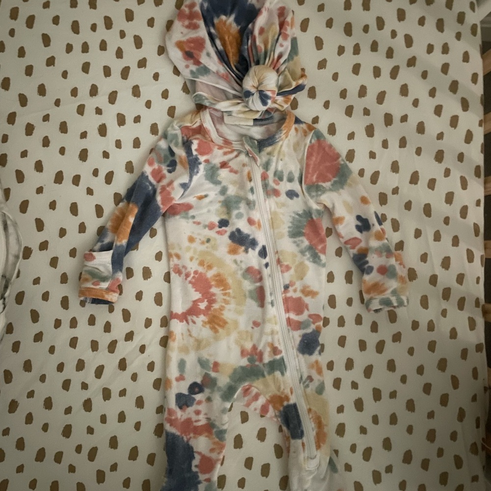 COPY - Angel Dear SpearmintLOVE tie die zip sleeper 0-3